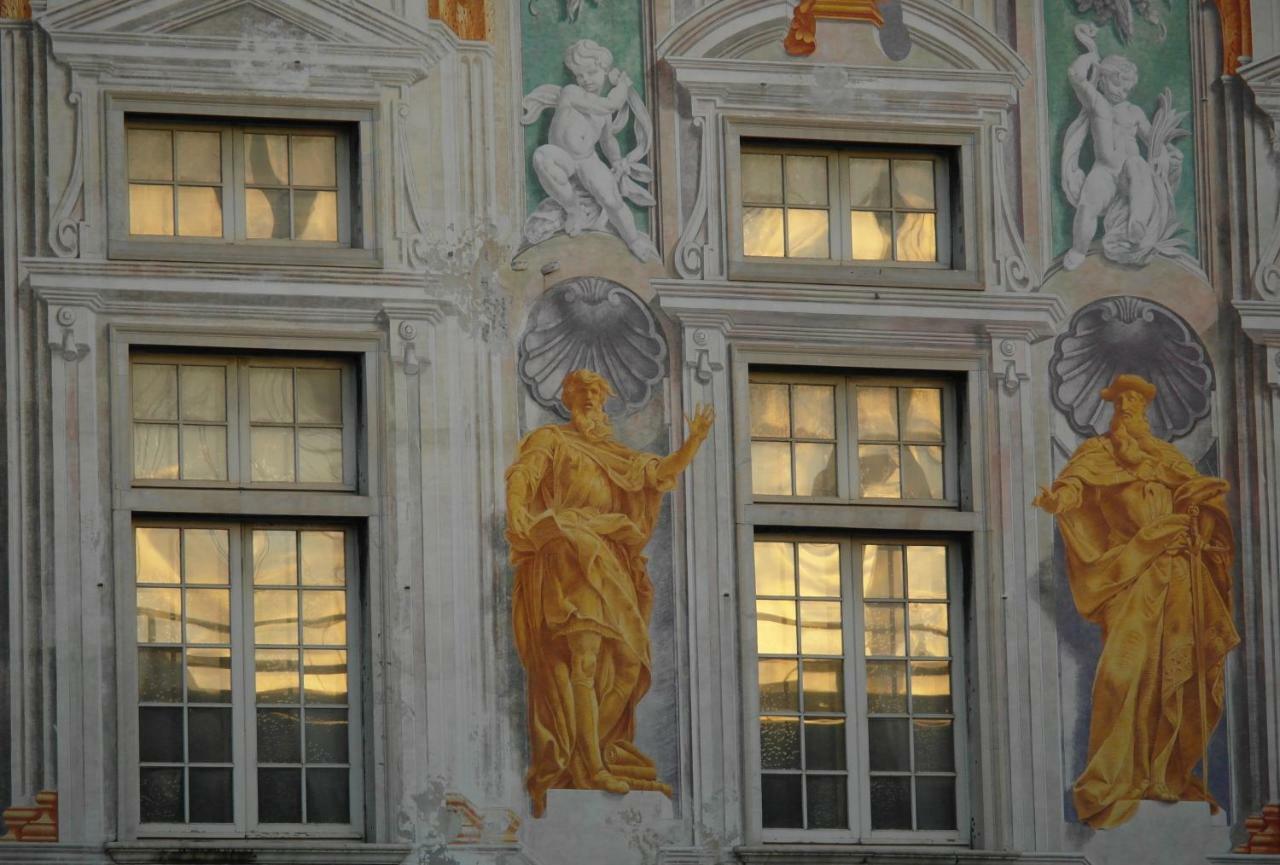 Dietro Il Teatro Modena Genoa Luaran gambar