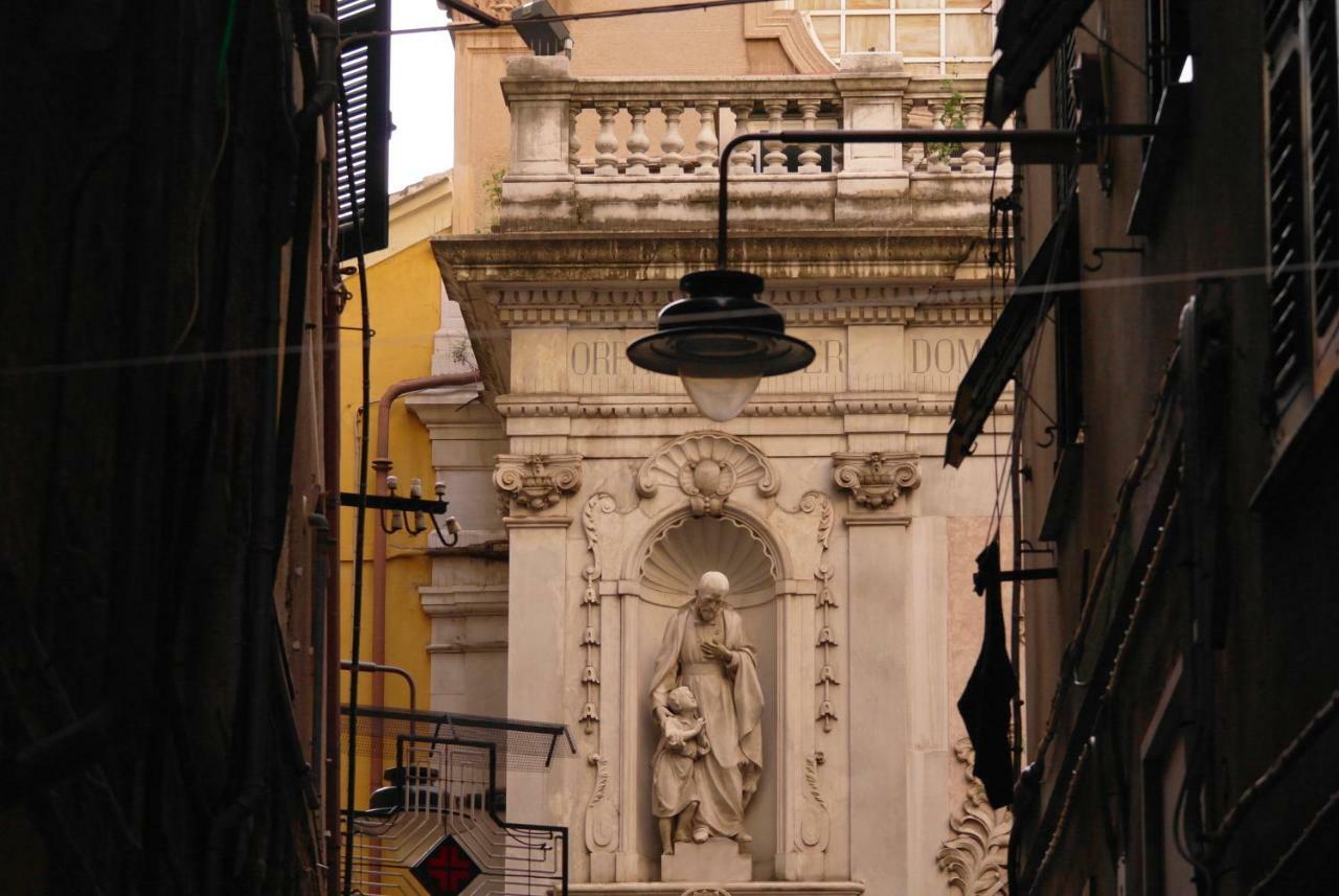 Dietro Il Teatro Modena Genoa Luaran gambar